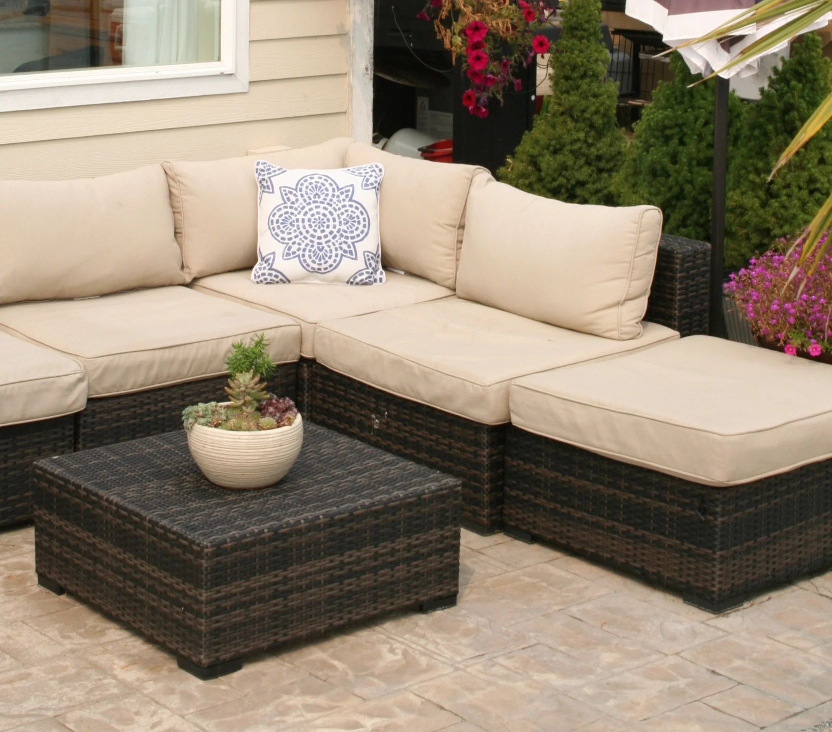 Loughran outdoor store sectional set